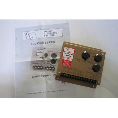 6端子接直流24V（特殊訂貨12V）電源，可利用發動機的控制電瓶、起動電瓶或采用其它穩壓及非穩壓電源供電，但要保證系統的峰值功耗和電壓波動范圍的要求。當采用起動電瓶供電時，必須設置充電裝置以保證電瓶電量充足。在發動機起動時，電瓶短時間的輸出電壓跌落不會影響調速器正常工作。轉速控制器正電源端（6腳）通過電源開關（或停機開關）、必要時可加保險絲串連直接接至24V電瓶正極，即直接從電瓶正極取電。轉速控制器負電源端（5腳）必須從電瓶負極直接引線。如果電源負極需接地，則電源負極在電瓶負極端接大地，不能從控制器負極（